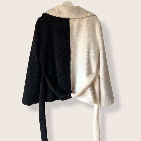 Petit Moments - Zoe Two-Tone Teddy Jacket - Blk/White - 2X - Picture 4 of 9